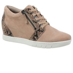Naturalizer Kai sneaker wedge NWOT